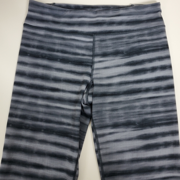 Under Armour workout Capri pants size medium - Picture 9 of 12